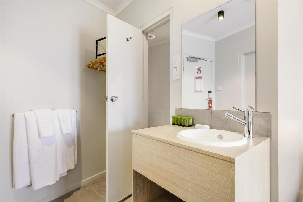 Nightcap at Findon Hotel - Resim 21