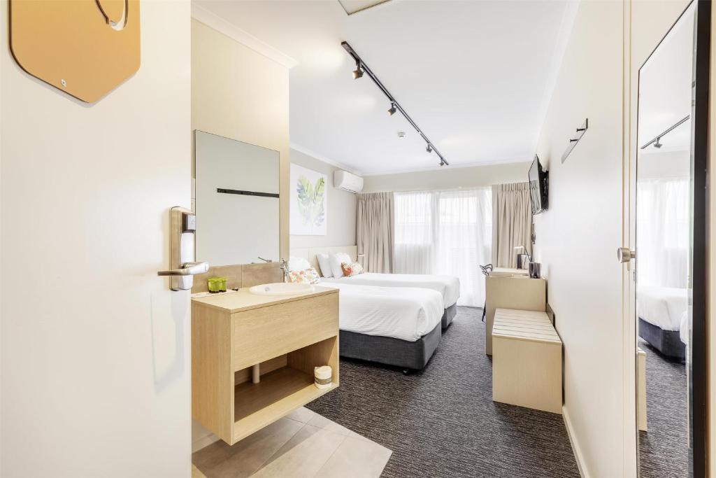 Nightcap at Findon Hotel - Resim 27