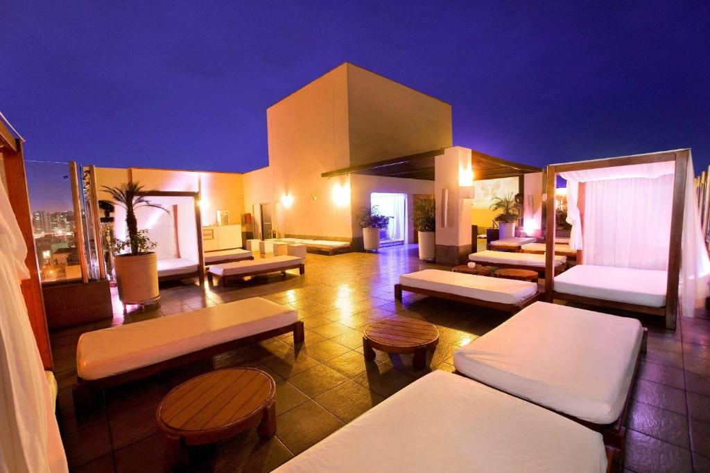 Area soggiorno di Radisson Hotel Decapolis Miraflores