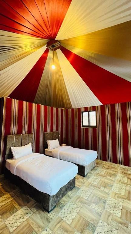 Postel nebo postele na pokoji v ubytování panorama luxury camp