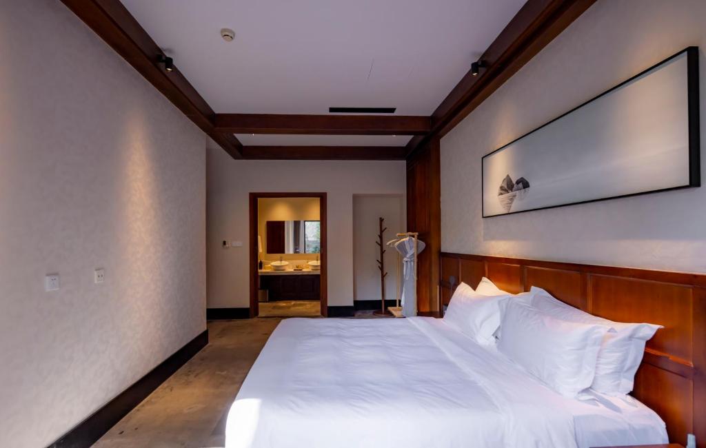 YiPiao Courtyard Hot Spring Resort Xiaotangshan Beijing客房内的一张或多张床位
