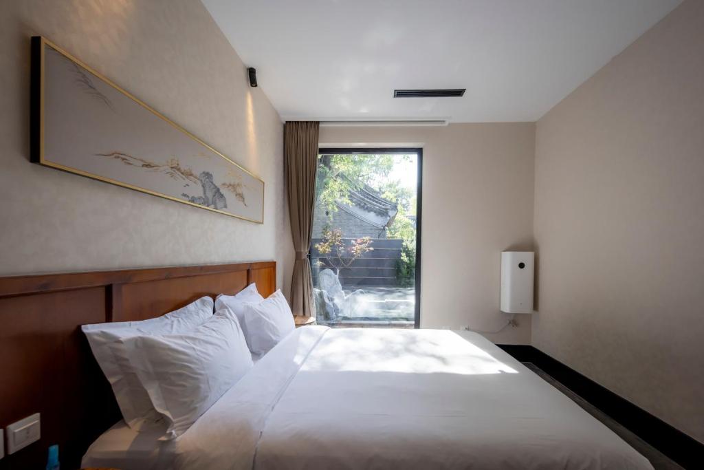YiPiao Courtyard Hot Spring Resort Xiaotangshan Beijing客房内的一张或多张床位