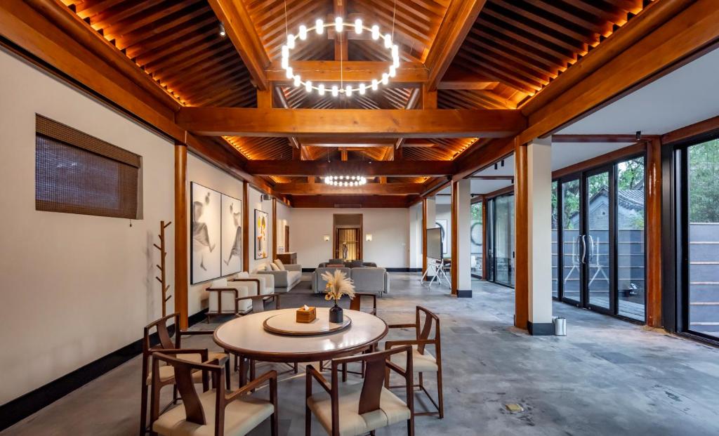 YiPiao Courtyard Hot Spring Resort Xiaotangshan Beijing的休息区