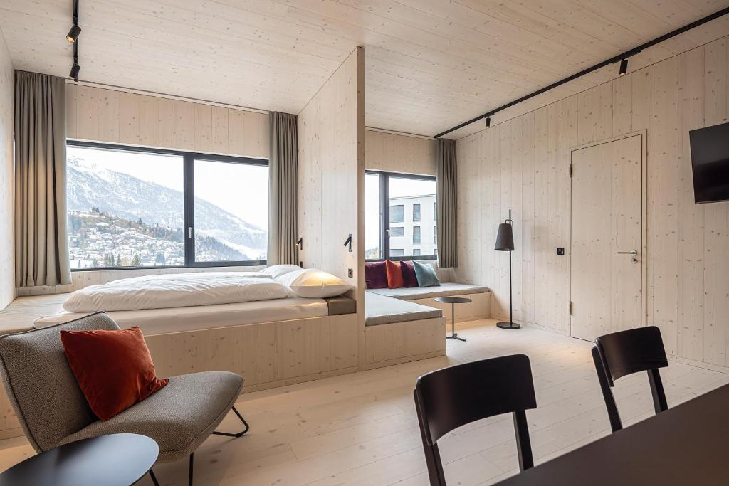 TV a/nebo společenská místnost v ubytování Me and All Hotel Flims, by Hyatt