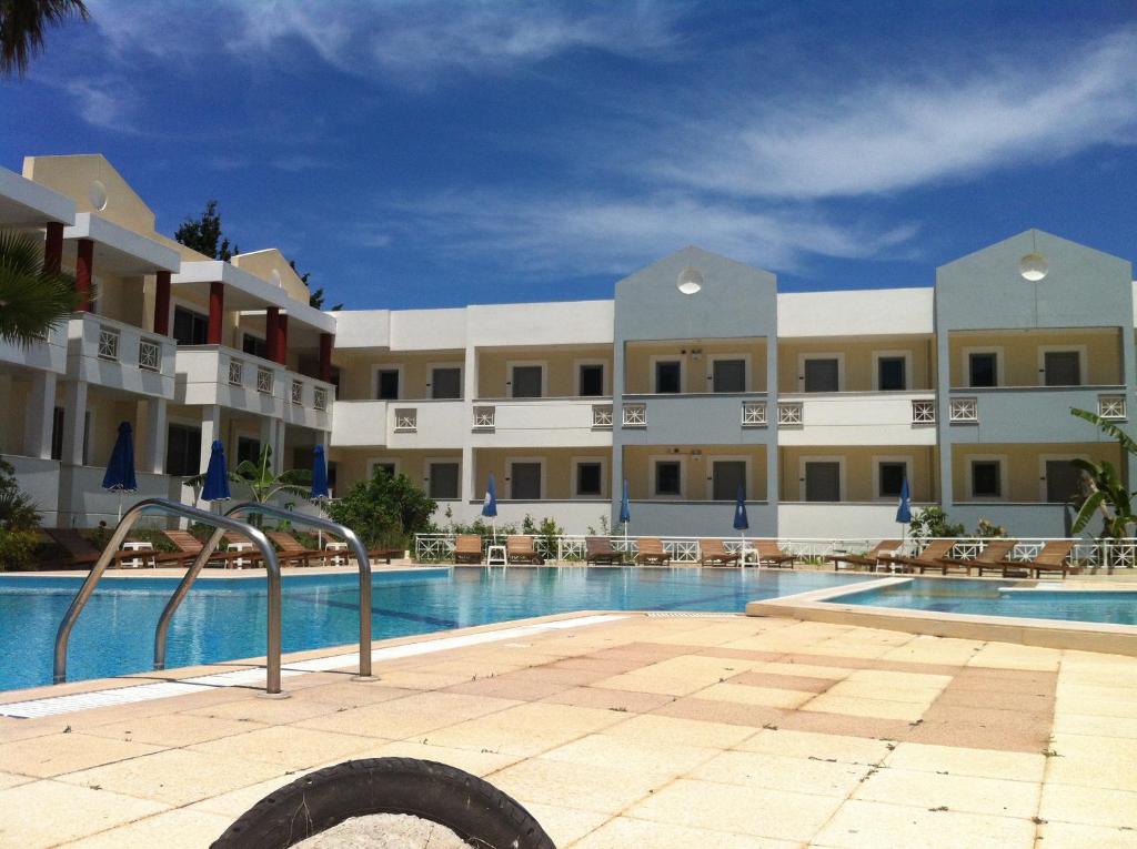 Bazén v ubytování Olgas Paradise Apartments nebo v jeho okolí