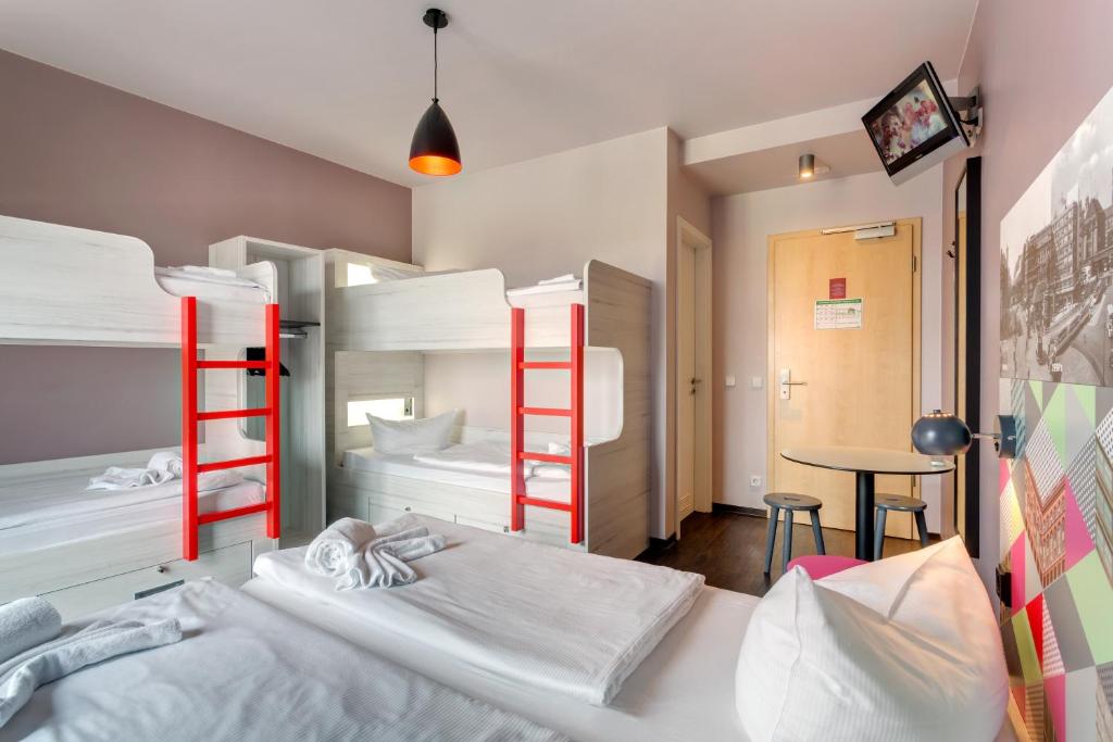 MEININGER Hotel Berlin Alexanderplatz - 6床房