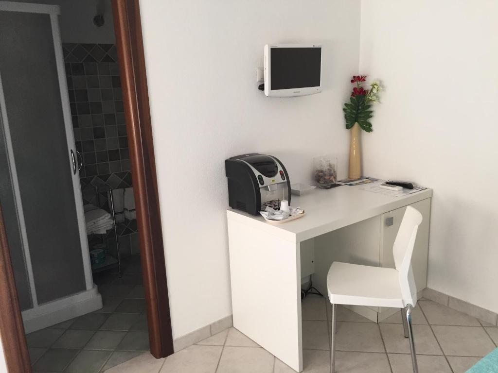 Televízia a/alebo spoločenská miestnosť v ubytovaní Residence Olbia