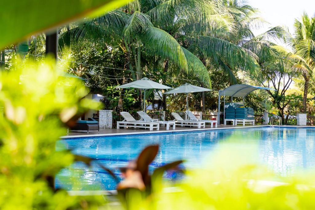 Bazén v ubytování Phu Van Resort & Spa Phu Quoc nebo v jeho okolí