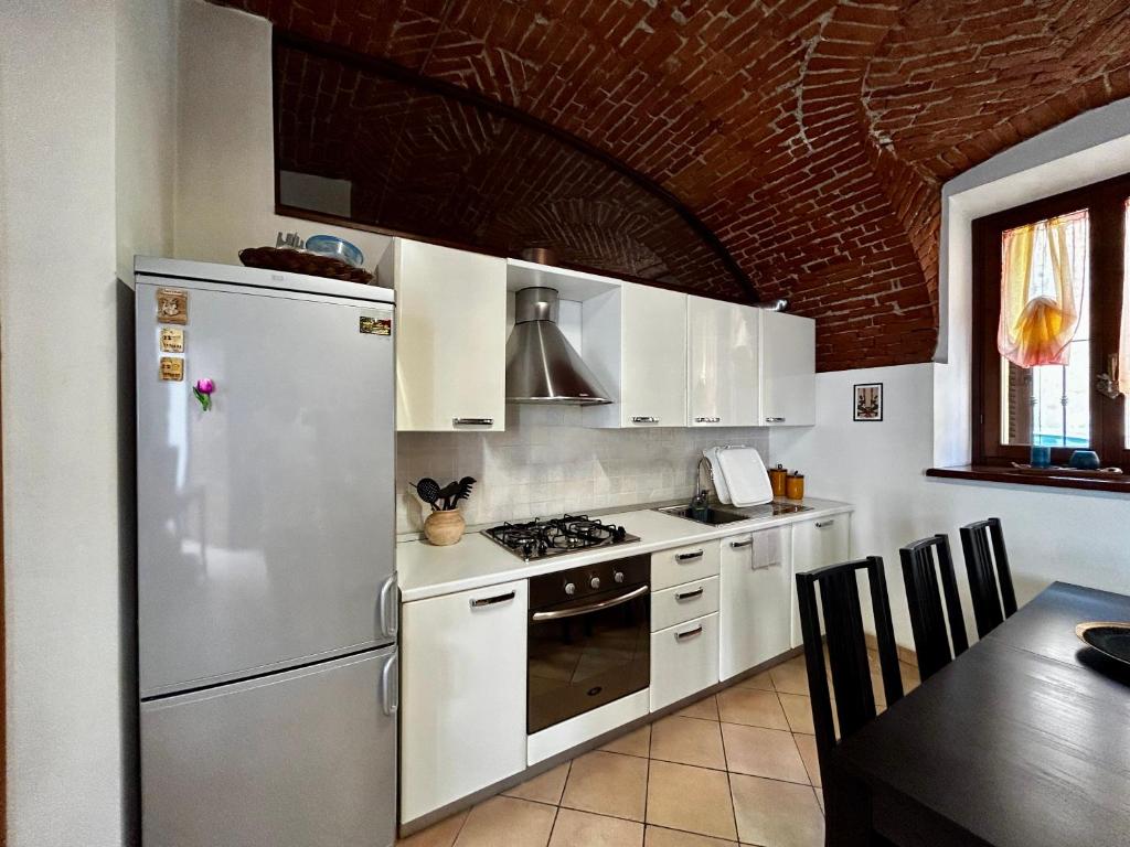 A kitchen or kitchenette at Appartamento G&G