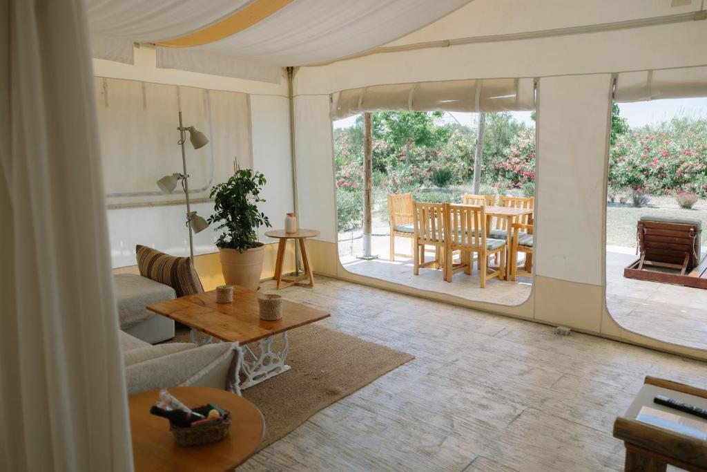 Posezení v ubytování Sails on Kos Ecolux Tented Village