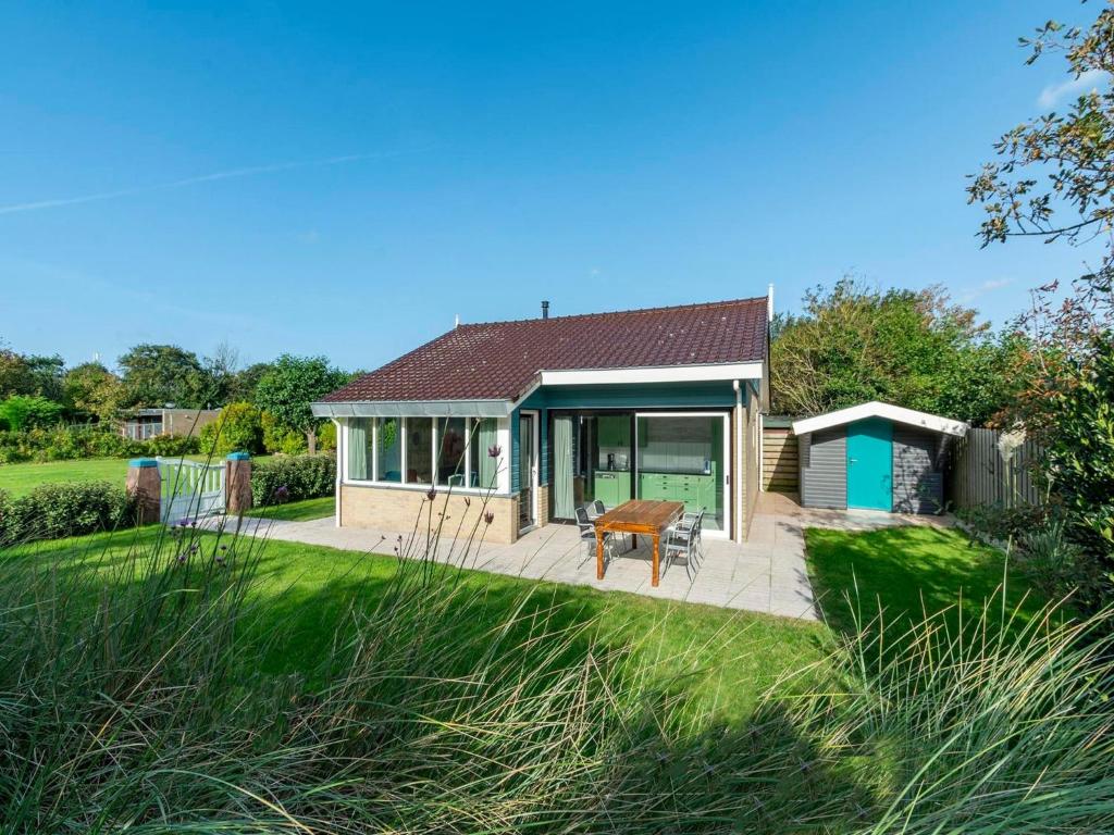 Κήπος έξω από το Bungalow in Callantsoog near the Beach