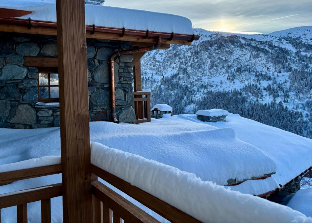 a cabin in the mountains covered in snow at Les chryolles - Les mélèzes in Valmeinier