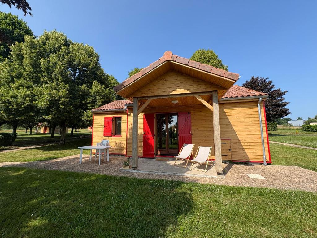 a gazebo with a table and chairs in a yard at Village de Gîtes La Perdicie in Jumilhac-le-Grand