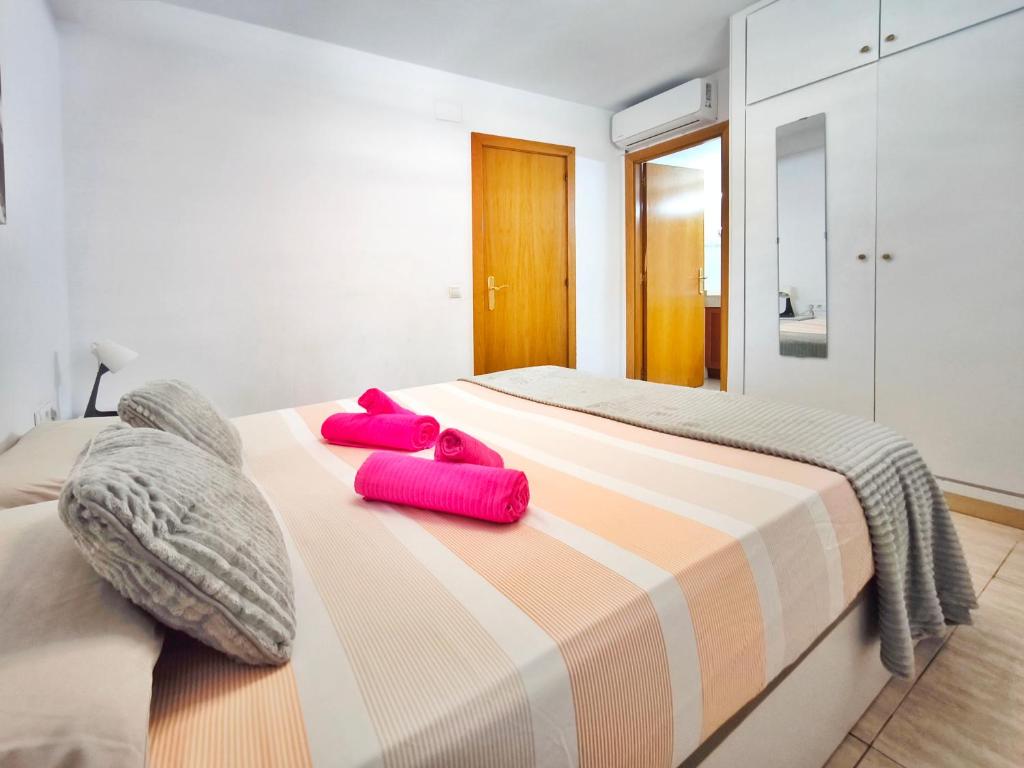 Postel nebo postele na pokoji v ubytování Duplex con piscina en Rubí