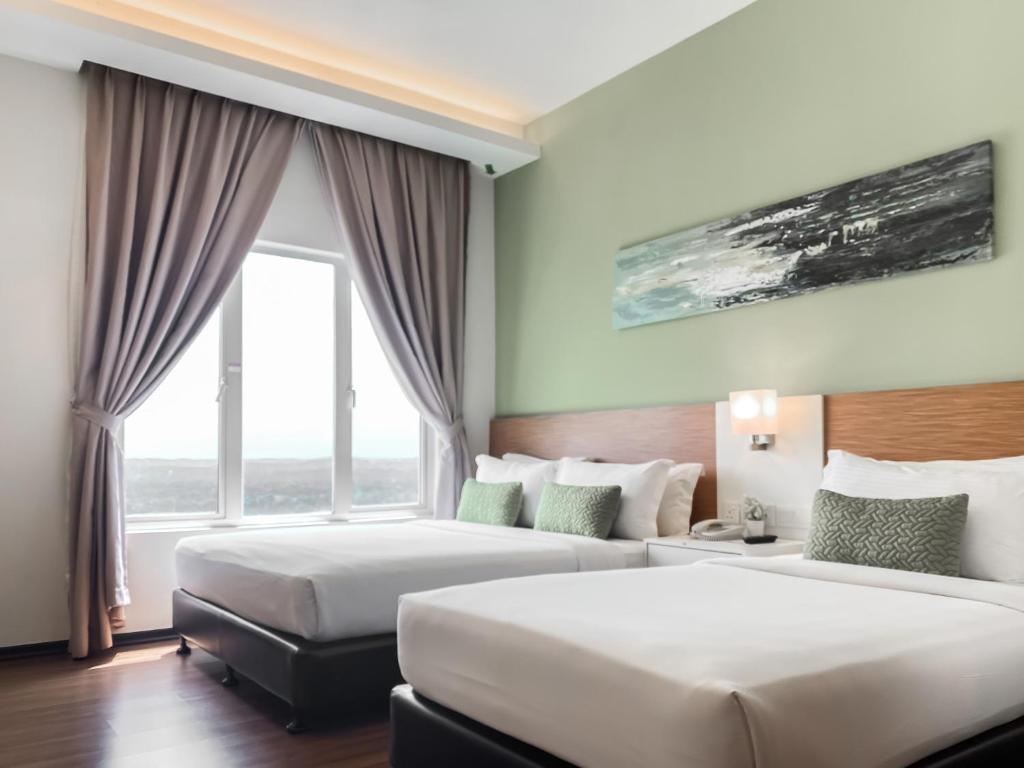 Postel nebo postele na pokoji v ubytování Amansari Hotel Desaru
