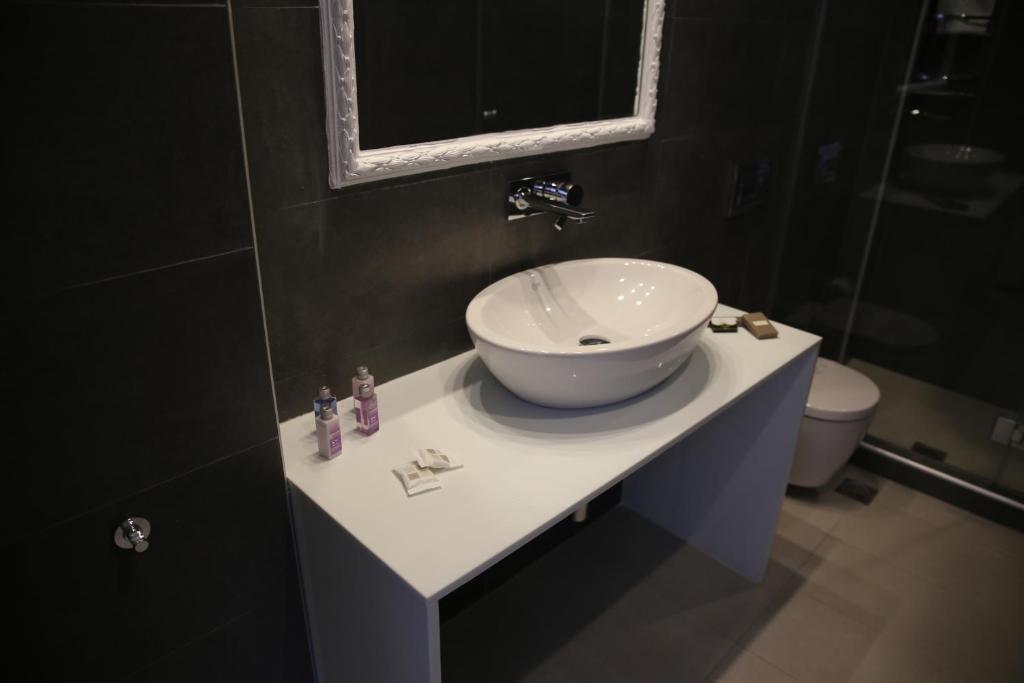 MAR n MAR CROWN HOTEL-SUITES - 8