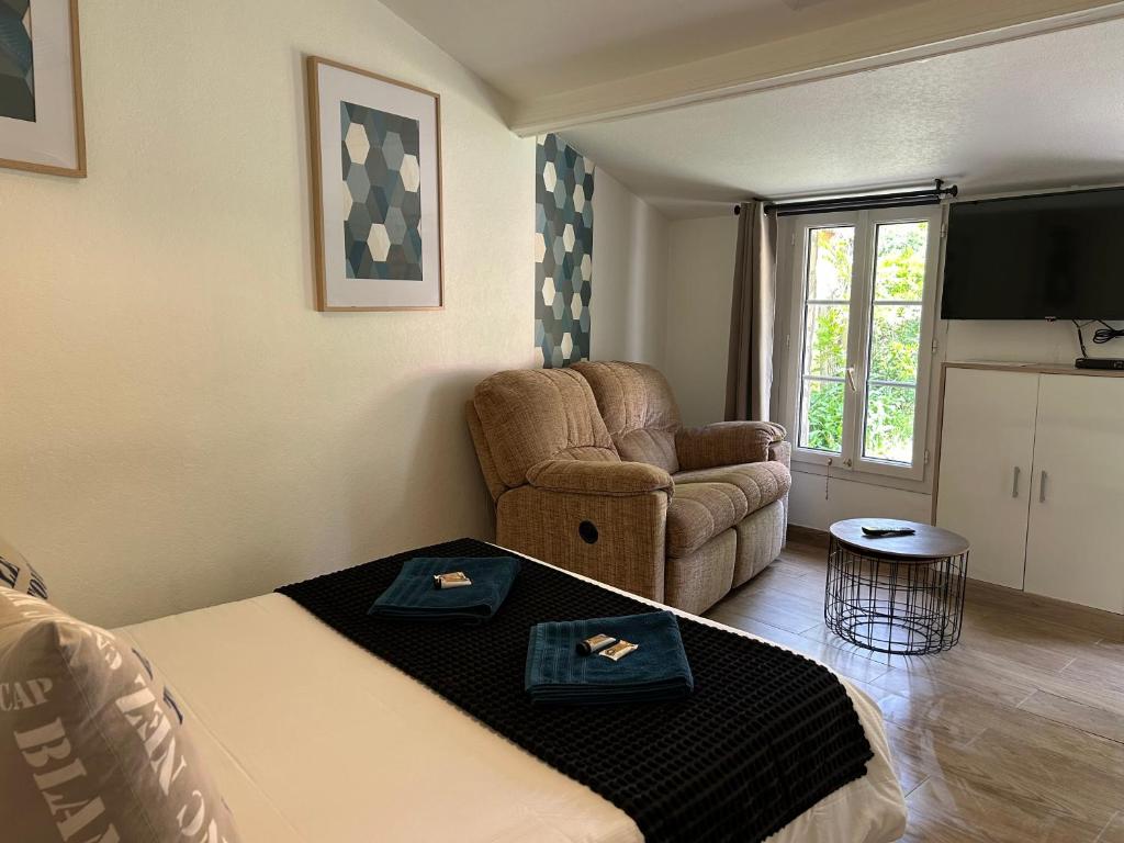 Hôtel et Appart 'hôtel Chez Gino ETAPLES-Le Touquet - Apartamento Con Vistas Al Jardín