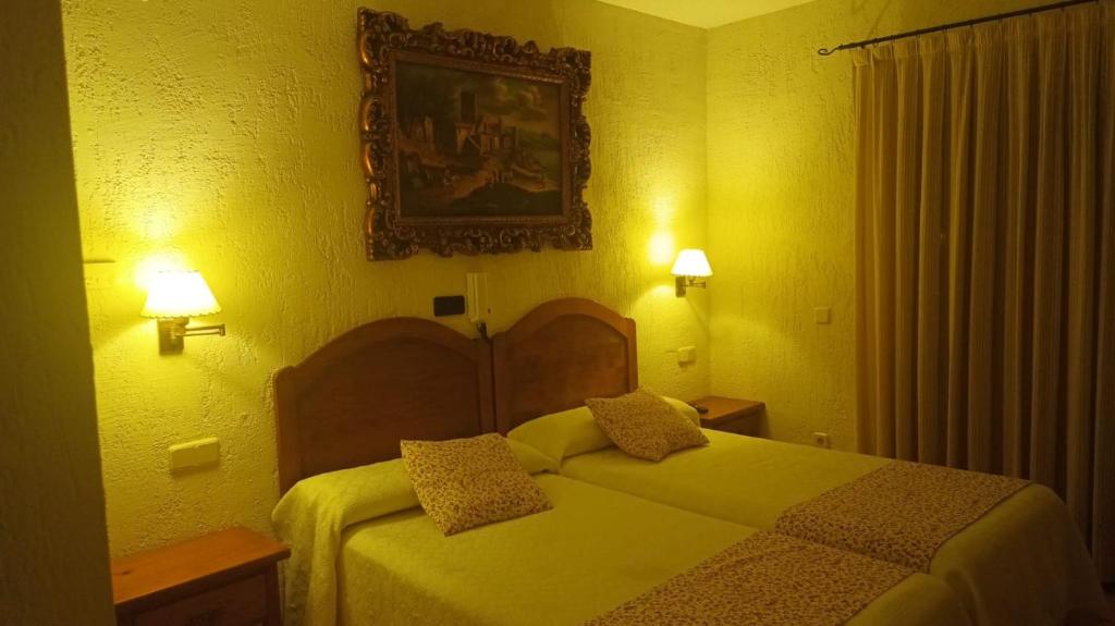 Postel nebo postele na pokoji v ubytování hostal Decerca Prádena