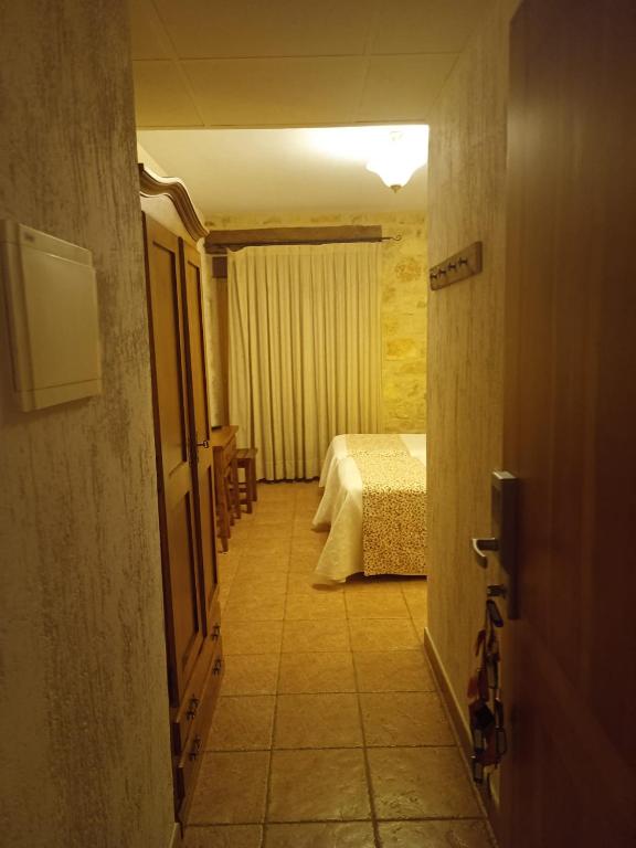 Postel nebo postele na pokoji v ubytování hostal Decerca Prádena