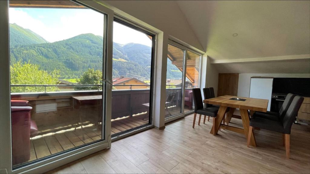 Nespecifikovaný výhled na hory nebo výhled na hory při pohledu z apartmánu