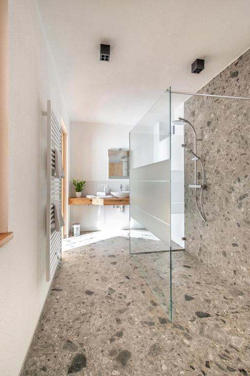 A bathroom at MAYER - Wirtshaus und Dorfhotel