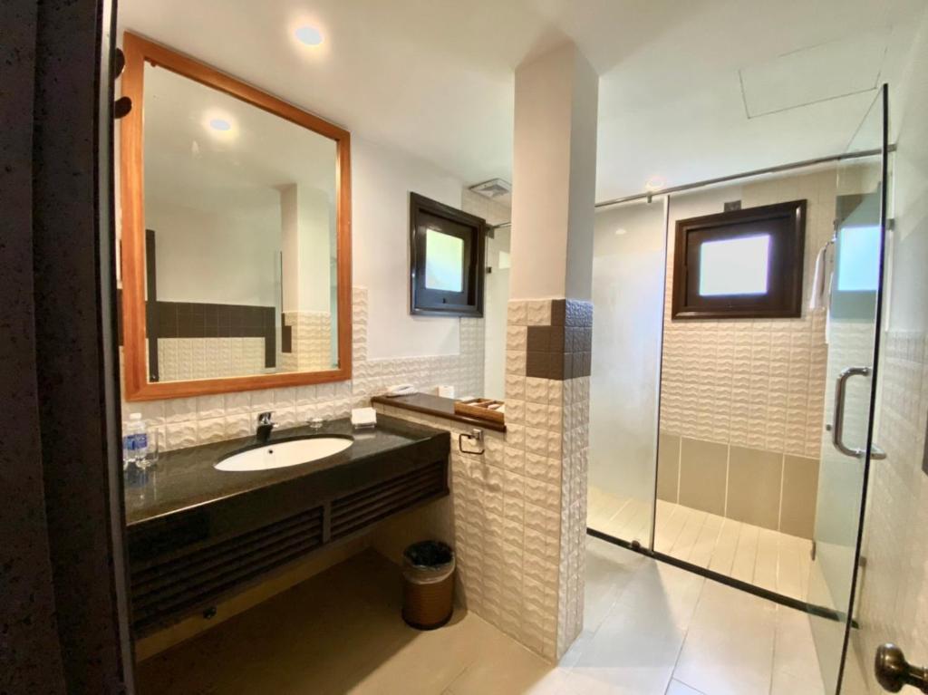 Ocean Bungalow Twin Room with Terrace and Bathtub