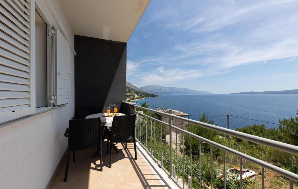 Cozy Apartment In Omis With Wifi