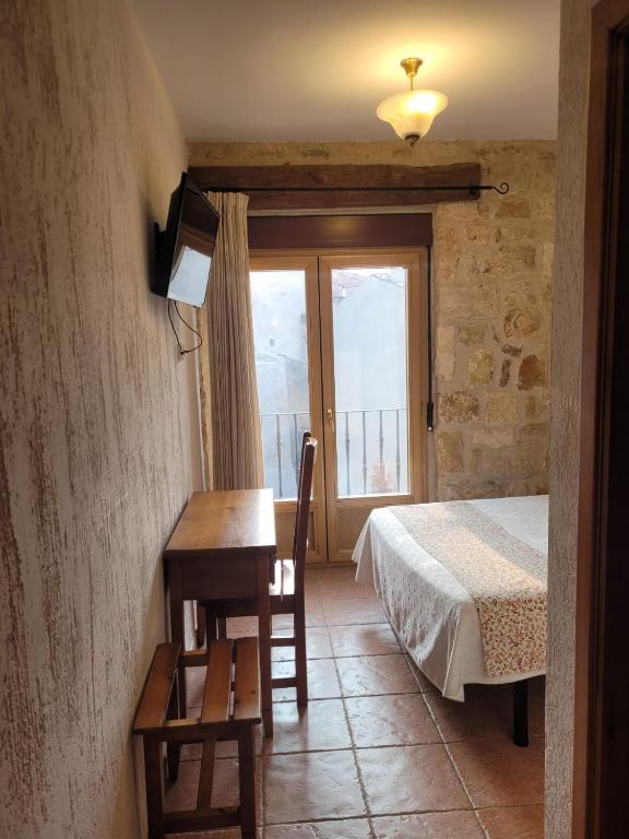 Postel nebo postele na pokoji v ubytování hostal Decerca Prádena