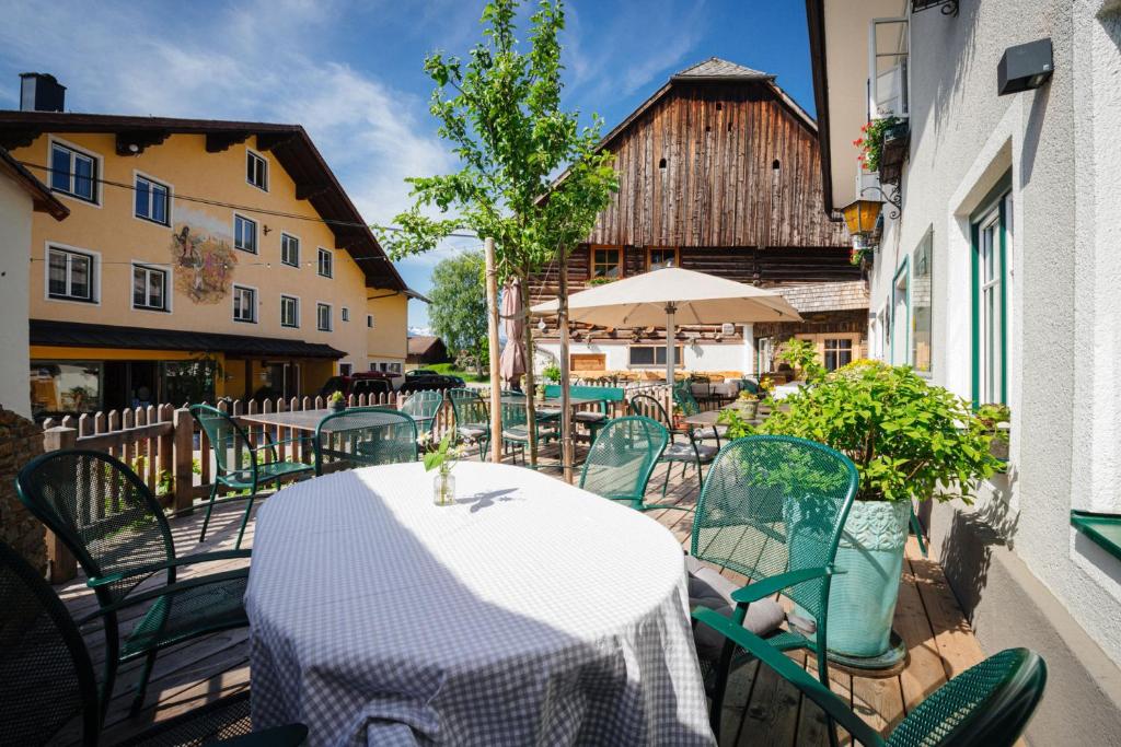 A restaurant or other place to eat at MAYER - Wirtshaus und Dorfhotel