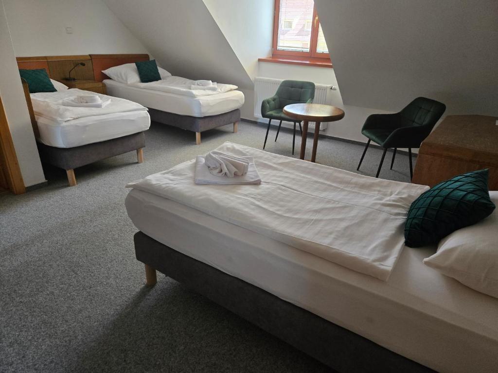 Postel nebo postele na pokoji v ubytování Hotel Restaurant Na Statku