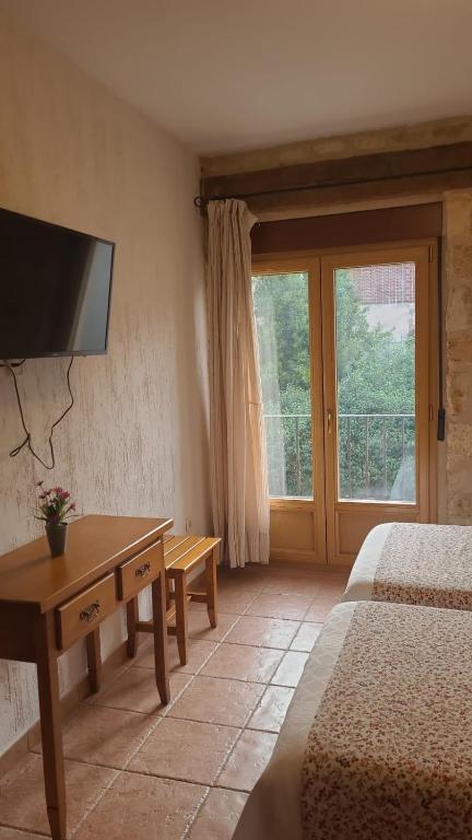 Postel nebo postele na pokoji v ubytování hostal Decerca Prádena