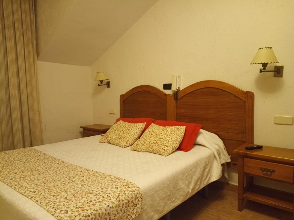 Postel nebo postele na pokoji v ubytování hostal Decerca Prádena