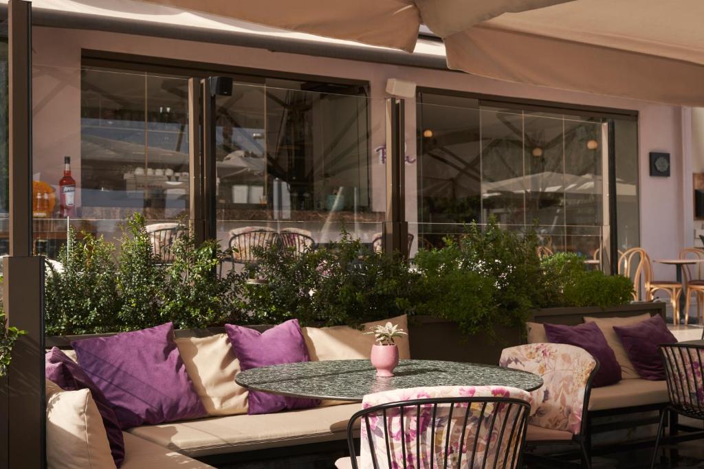 Posedenie v ubytovaní Legacy Gastro Suites