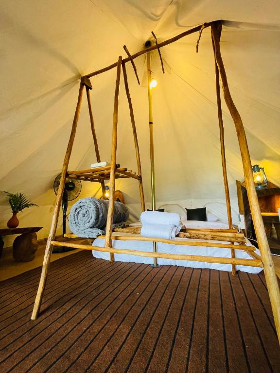 Postel nebo postele na pokoji v ubytování Ella Heaven View Glamping Tent