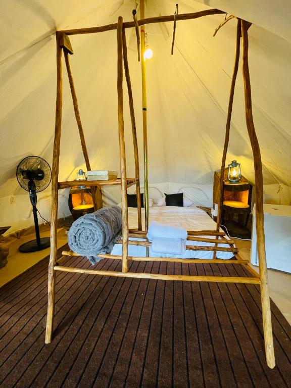 Postel nebo postele na pokoji v ubytování Ella Heaven View Glamping Tent