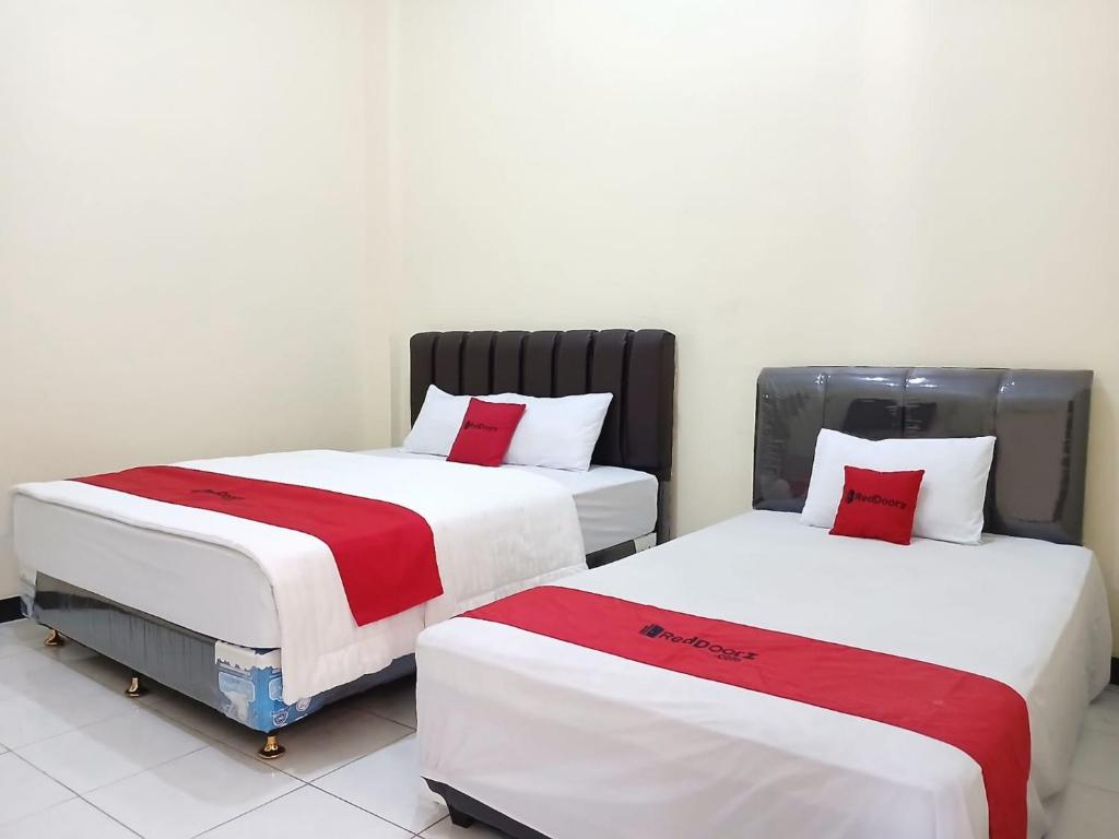RedDoorz Syariah near Masjid Al-Aqsha Klaten - Family Room