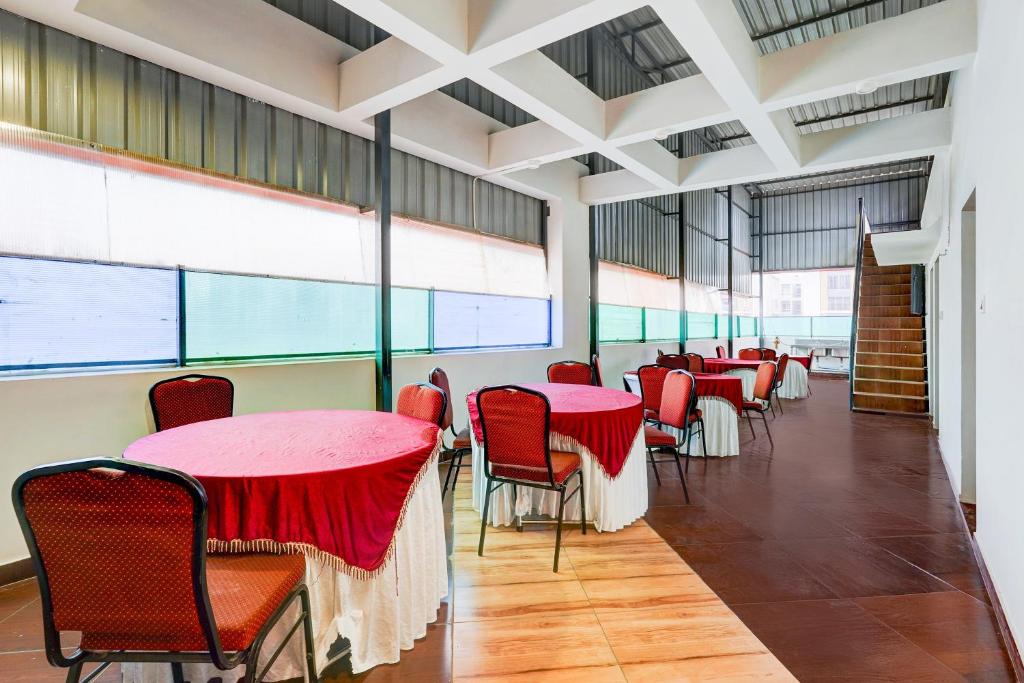 Super Townhouse Chennai Near Airport Formerly Sai Bala Budgetにあるシーティングエリア