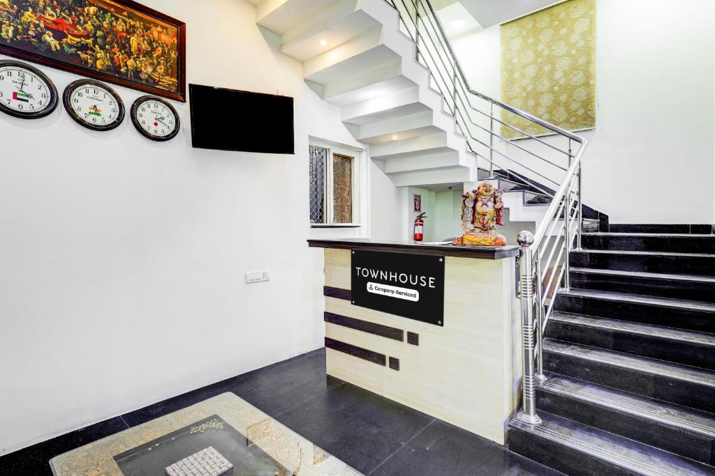 Super Townhouse Chennai Near Airport Formerly Sai Bala Budgetにあるテレビまたはエンターテインメントセンター