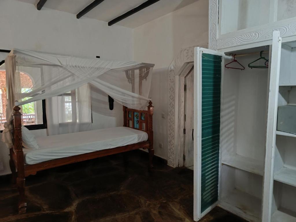 Postel nebo postele na pokoji v ubytování Tembo village Jacaranda road