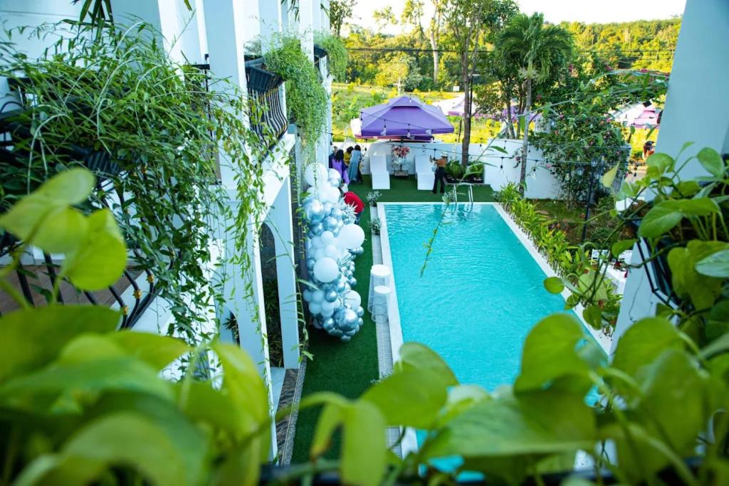 Bazén v ubytování Ninh Hoa Garden nebo v jeho okolí