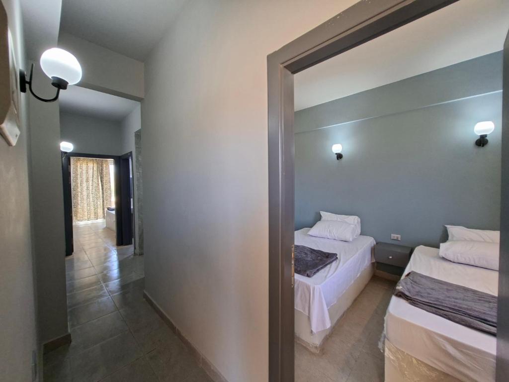 Postel nebo postele na pokoji v ubytování La Perla Resort Ras Sudr