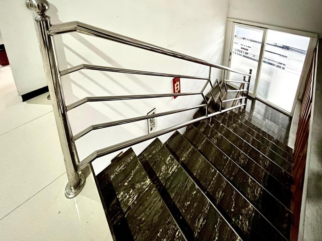 Postel nebo postele na pokoji v ubytování D Maktab Homestay Syariah Mitra RedDoorz near Soekarno Hatta Street Malang