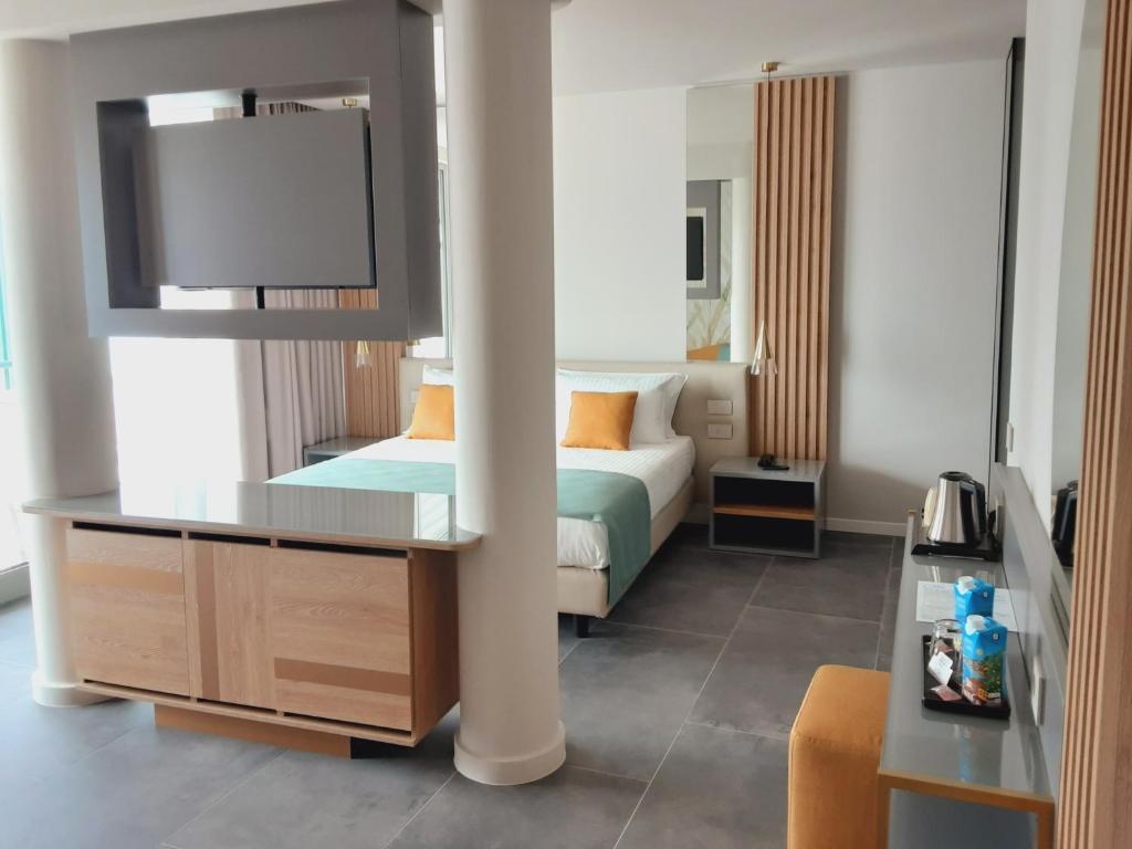 Postel nebo postele na pokoji v ubytování HOTEL ASTOR