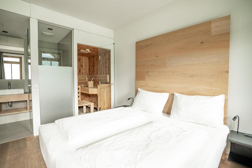 Postel nebo postele na pokoji v ubytování Seehotel Bellevue by keyone