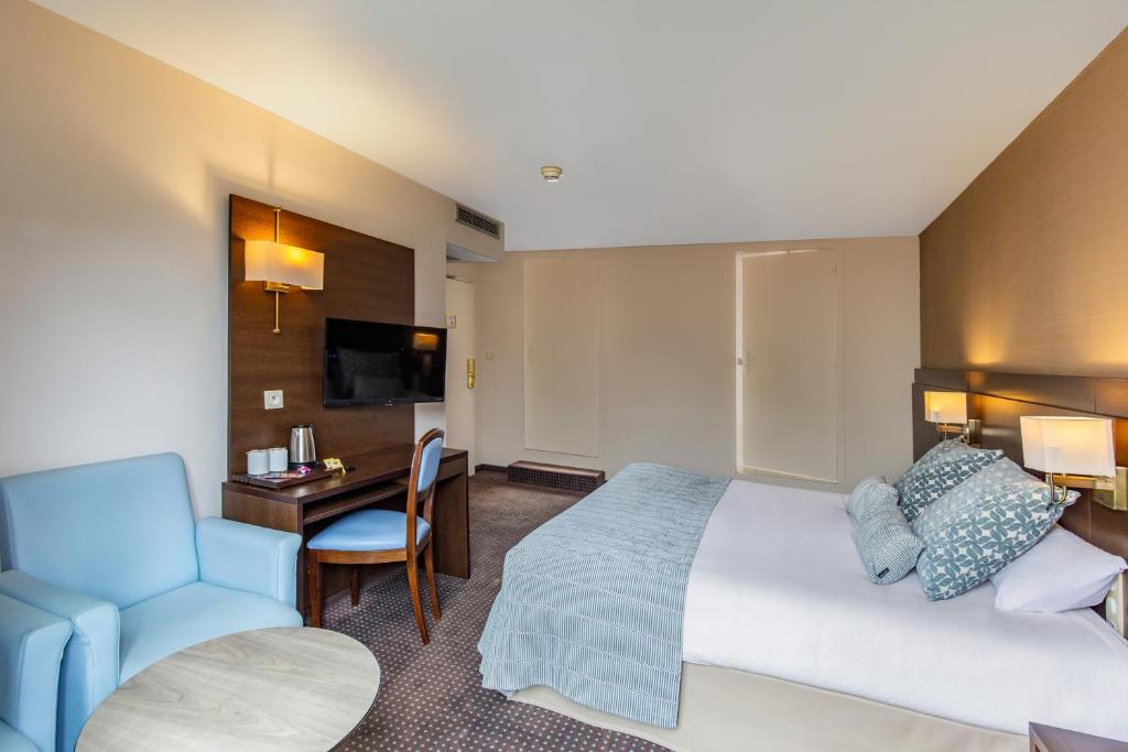 Postel nebo postele na pokoji v ubytování Helgon Hotel - Lourdes Pyrénées