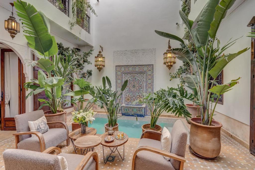 Piscina de la sau aproape de Riad Clefs d'Orient