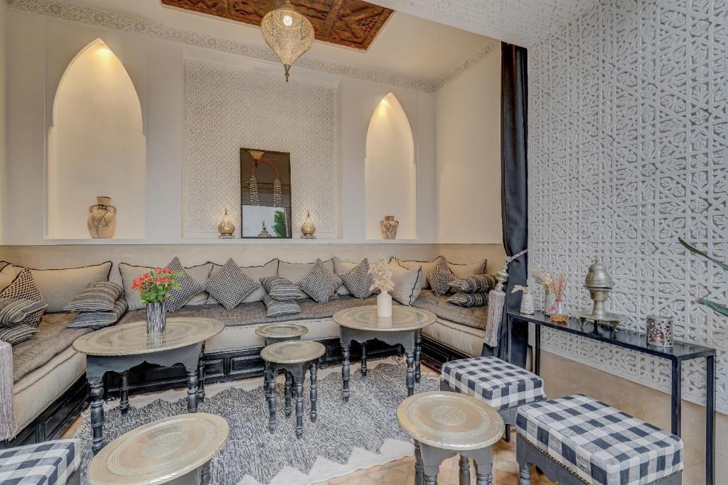 O zonă de relaxare la Riad Clefs d'Orient