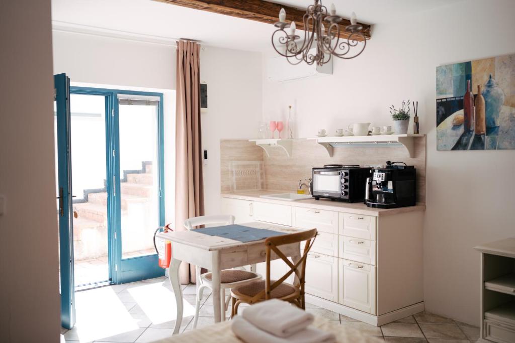 Kuchyň nebo kuchyňský kout v ubytování Mikulov Apartmány MAGISTR