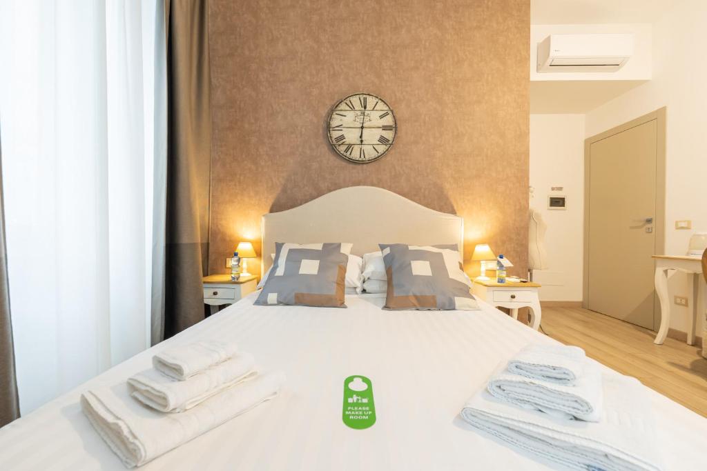 Łóżko lub łóżka w pokoju w obiekcie Popolo & Flaminio Rooms