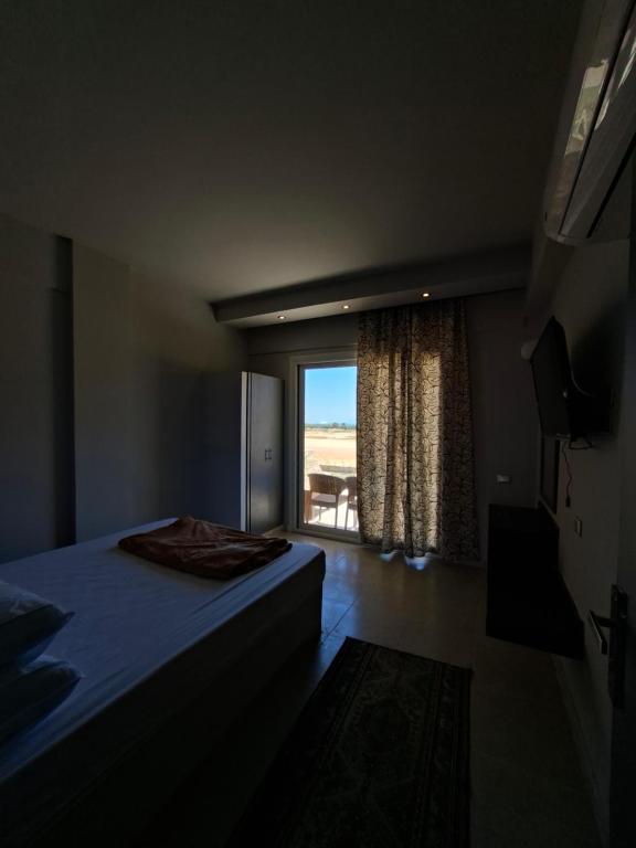 Postel nebo postele na pokoji v ubytování La Perla Resort Ras Sudr
